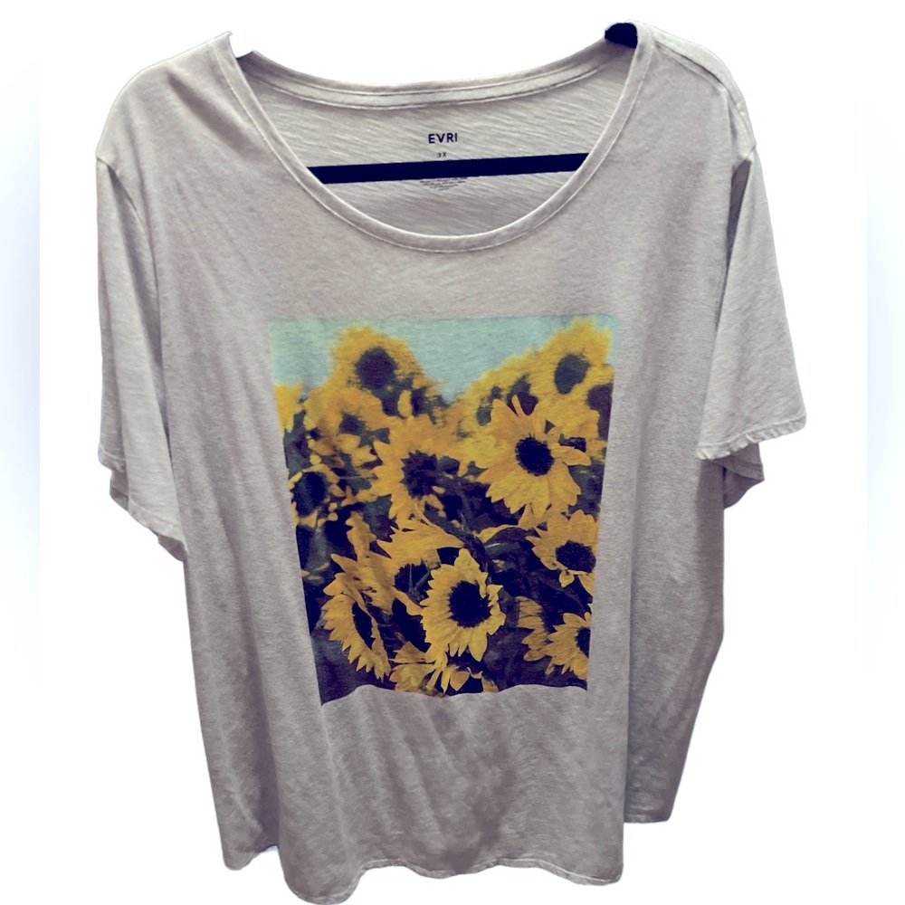 Women’s size 3x preloved sunflower tshirt 🌻